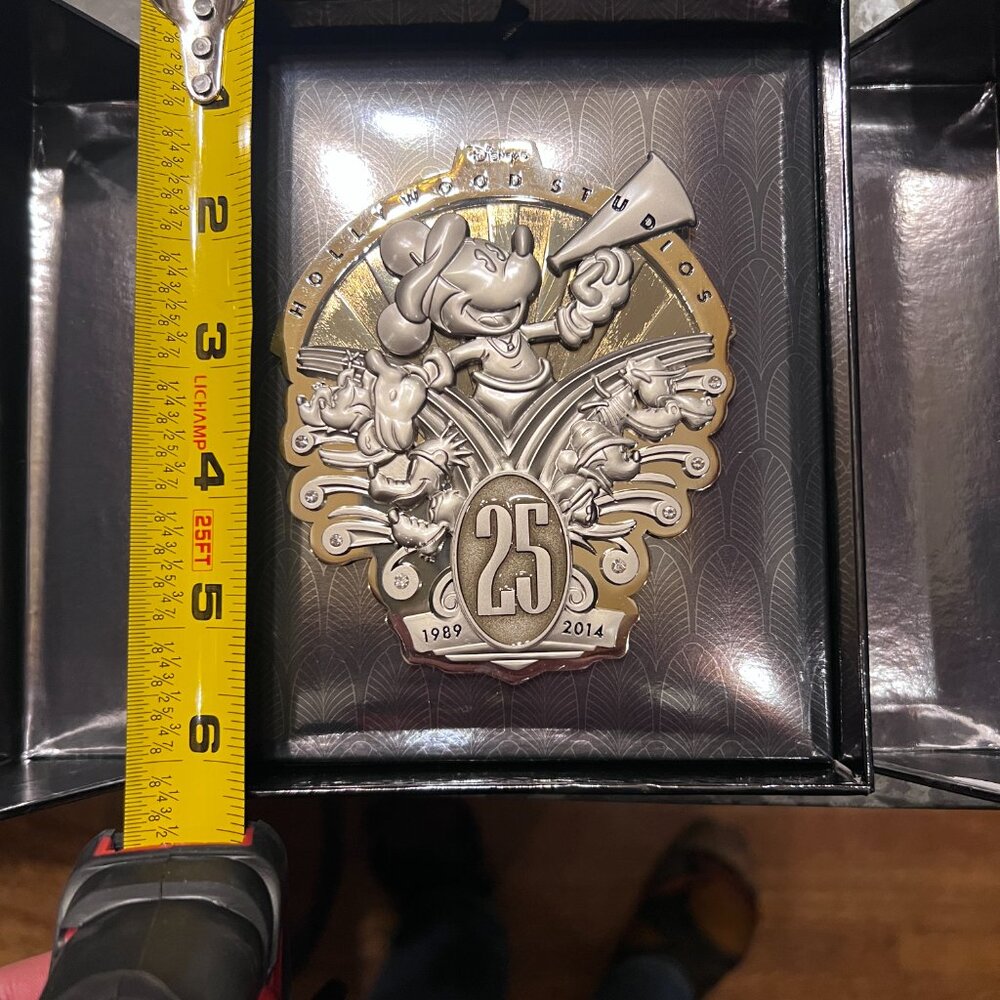Disney Hollywood Studios 25th Anniversary Jumbo Pin - Picture 2 of 3